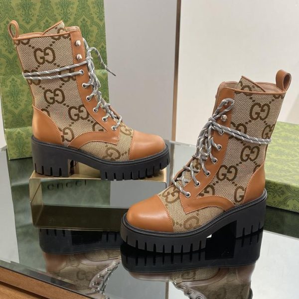 Scarponi da trekking jacquard doppia GG da donna di Gucci