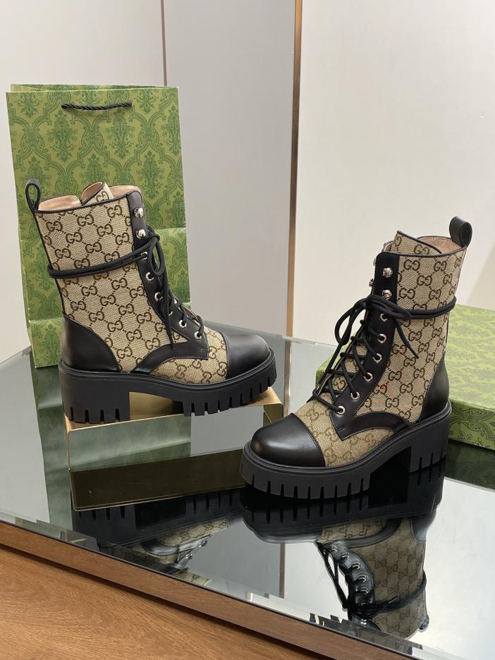 repliche,replica,perfette,siti di,affidabili,migliori siti,dove comprare,1:1,scarpe da ginnastica Scarponi da trekking jacquard doppia GG da donna di Gucci repliche,replica,perfette,siti di,affidabili,migliori siti,dove comprare,1:1,scarpe da ginnastica Scarponi da trekking jacquard doppia GG da donna di Gucci