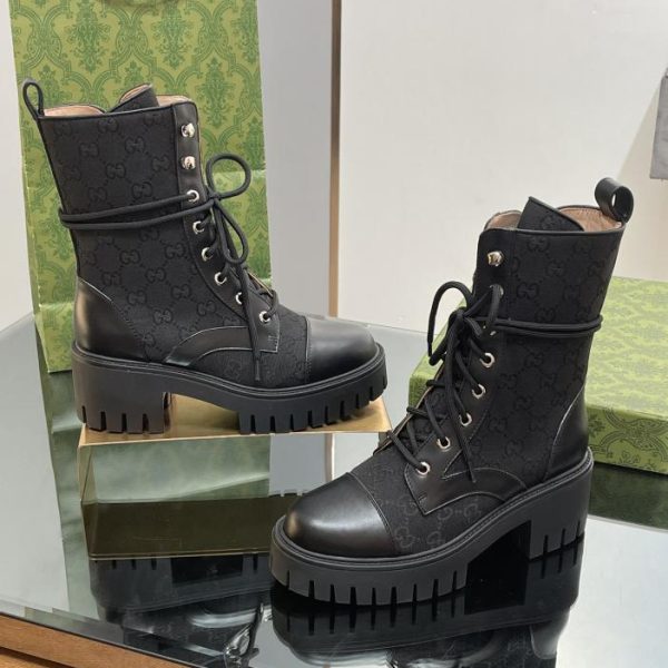 Scarponi da trekking jacquard doppia GG da donna di Gucci