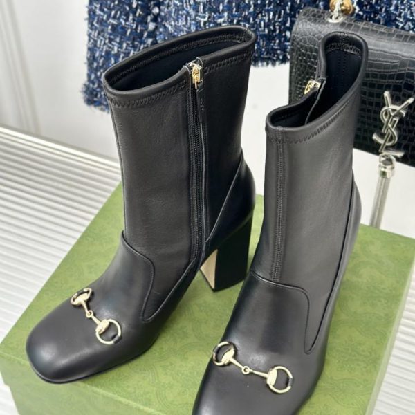 Stivali Gucci classici elasticizzati con tacco grosso e morsetto