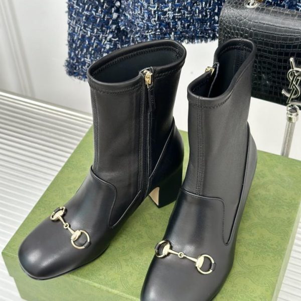 Stivali Gucci classici elasticizzati con tacco grosso e morsetto