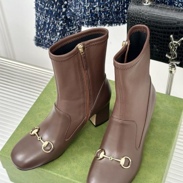 Stivali Gucci classici elasticizzati con tacco grosso e morsetto