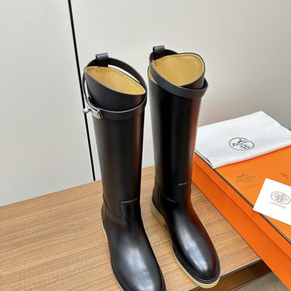 Gli stivali da pilota con chiusura Kelly Jumping dell'edizione più alta di Hermès