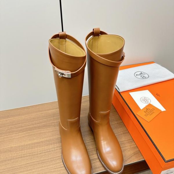 Gli stivali da pilota con chiusura Kelly Jumping dell'edizione più alta di Hermès