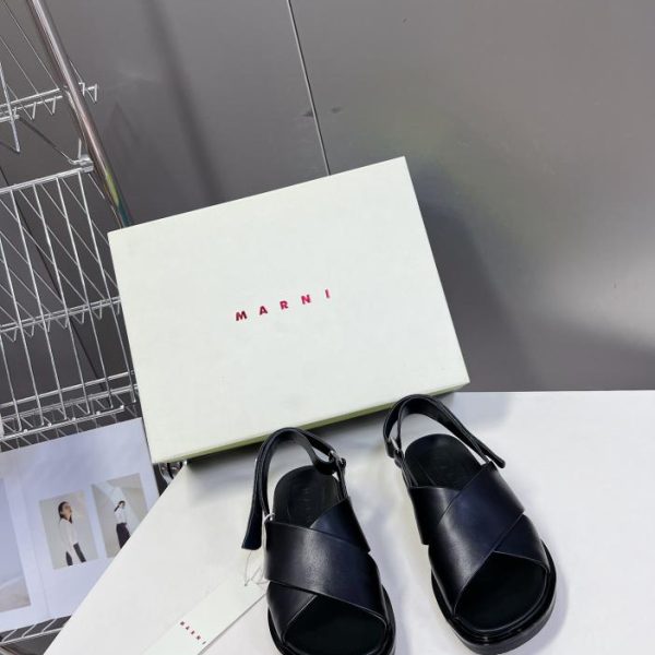 Marni nuovi sandali con cinturino a forcella primaverili ed estivi