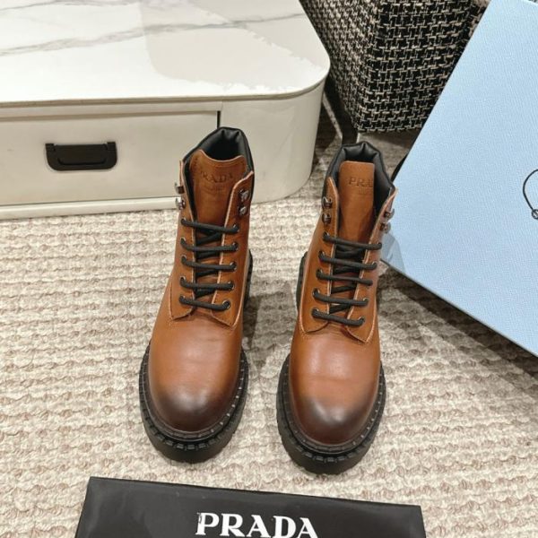 Stivaletti Martin Prada dai colori retrò con suola spessa