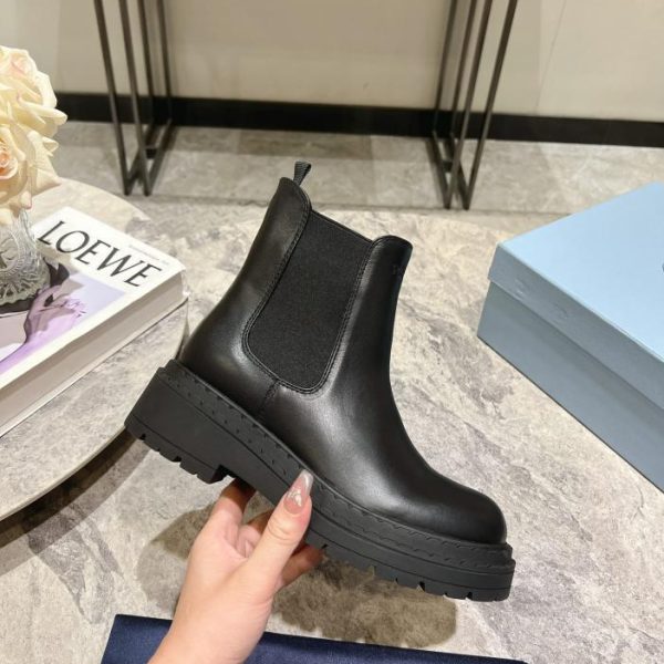 repliche,replica,perfette,siti di,affidabili,migliori siti,dove comprare,1:1,scarpe da ginnastica Prada lancia i nuovi stivaletti stringati per l’autunno e l’inverno