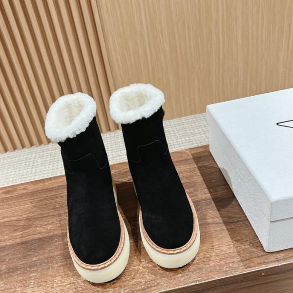 repliche,replica,perfette,siti di,affidabili,migliori siti,dove comprare,1:1,scarpe da ginnastica Prada nuovi stivali con suola spessa con logo triangolo autunno e inverno