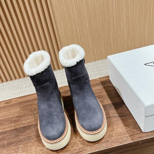 repliche,replica,perfette,siti di,affidabili,migliori siti,dove comprare,1:1,scarpe da ginnastica Prada nuovi stivali con suola spessa con logo triangolo autunno e inverno