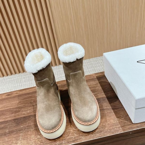Prada nuovi stivali con suola spessa con logo triangolo autunno e inverno