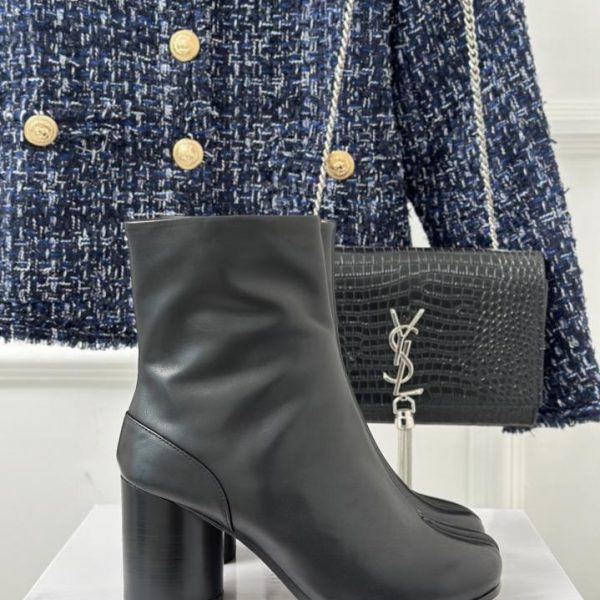 repliche,replica,perfette,siti di,affidabili,migliori siti,dove comprare,1:1,scarpe da ginnastica Maison Margiela｜Stivali corti retrò con tacco grosso e punta divisa MM6