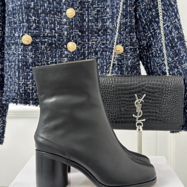 repliche,replica,perfette,siti di,affidabili,migliori siti,dove comprare,1:1,scarpe da ginnastica Maison Margiela｜Stivali corti retrò con tacco grosso e punta divisa MM6
