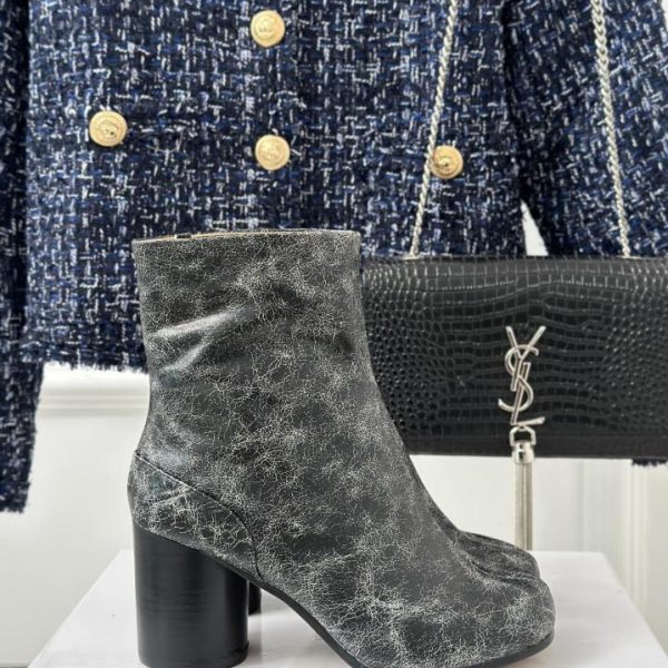 repliche,replica,perfette,siti di,affidabili,migliori siti,dove comprare,1:1,scarpe da ginnastica Maison Margiela｜Stivali corti retrò con tacco grosso e punta divisa MM6
