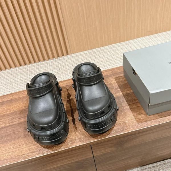 repliche,replica,perfette,siti di,affidabili,migliori siti,dove comprare,1:1,scarpe da ginnastica [Versione aggiornata] Crocs, celebrità di Internet in co-branding con Balenciaga