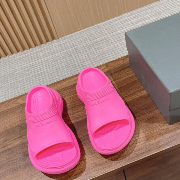 Serie di sandali con plateau congiunto di Balenciaga