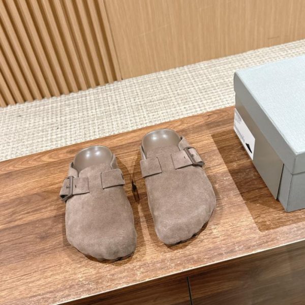 Pantofole Boken a cinque dita in co-branding di Balenciaga