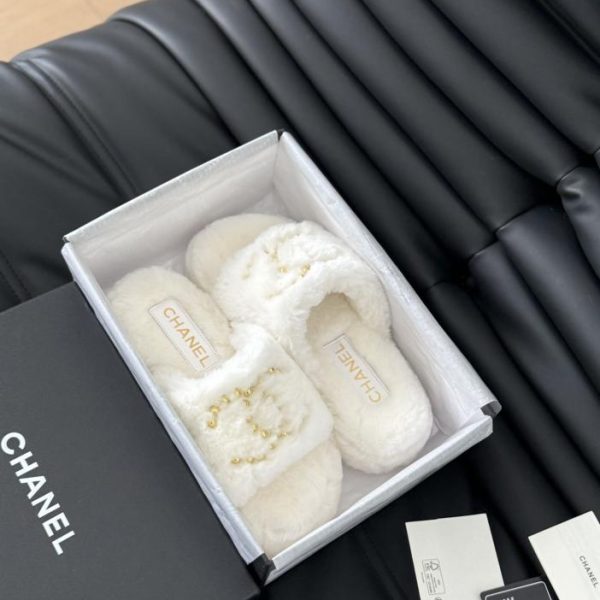 [Versione top] Le nuove pantofole pelose di Chanel B!