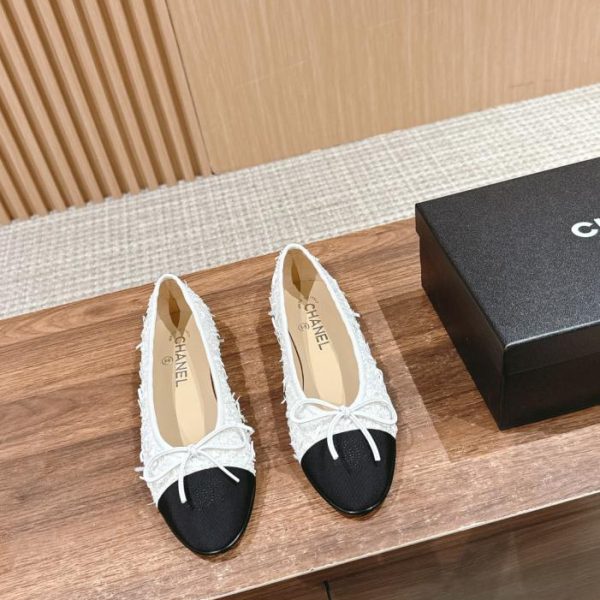 Ballerine Chanel con punta tonda e fiocco