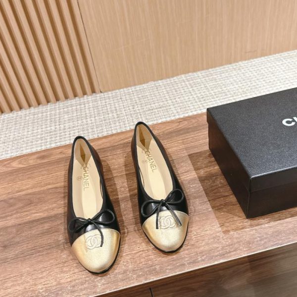 Ballerine Chanel con punta tonda e fiocco