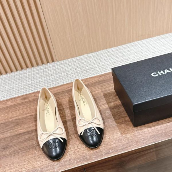 Ballerine Chanel con punta tonda e fiocco
