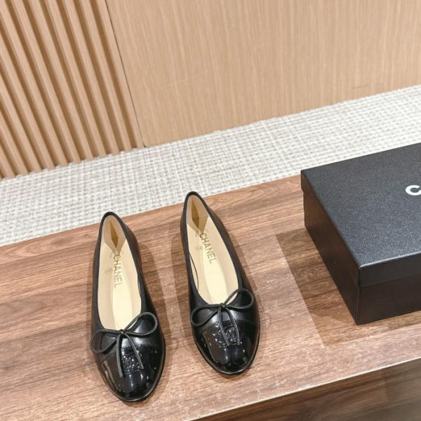 Ballerine Chanel con punta tonda e fiocco