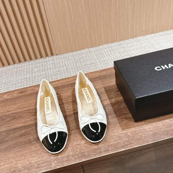 Ballerine Chanel con punta tonda e fiocco