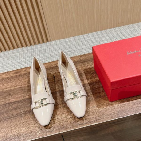 repliche,replica,perfette,siti di,affidabili,migliori siti,dove comprare,1:1,scarpe da ginnastica [Versione top] Ferragamo nuove scarpe a punta con tacco spesso