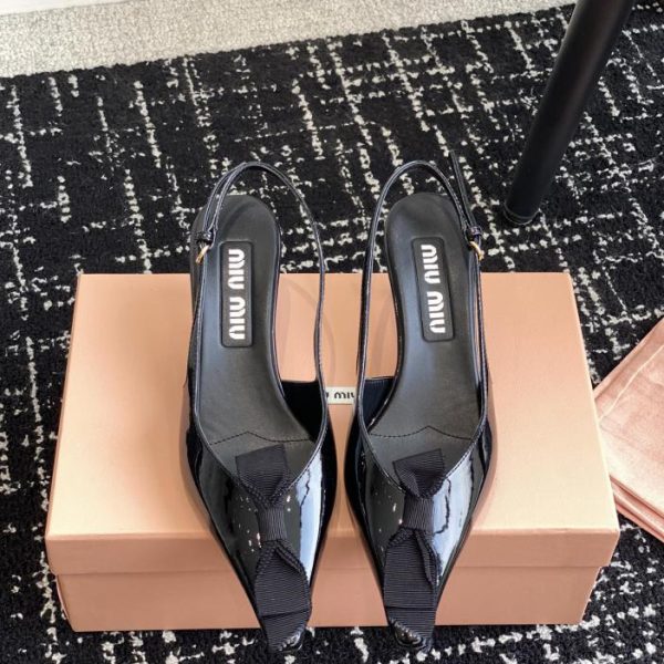 repliche,replica,perfette,siti di,affidabili,migliori siti,dove comprare,1:1,scarpe da ginnastica [Versione top] Sandali a punta Miu Miu