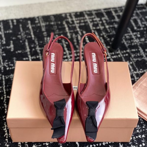 repliche,replica,perfette,siti di,affidabili,migliori siti,dove comprare,1:1,scarpe da ginnastica [Versione top] Sandali a punta Miu Miu