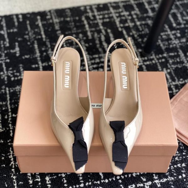 repliche,replica,perfette,siti di,affidabili,migliori siti,dove comprare,1:1,scarpe da ginnastica [Versione top] Sandali a punta Miu Miu