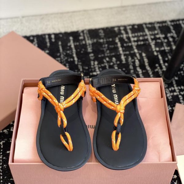 repliche,replica,perfette,siti di,affidabili,migliori siti,dove comprare,1:1,scarpe da ginnastica [Versione top] Sandali infradito Miu Miu 24ss