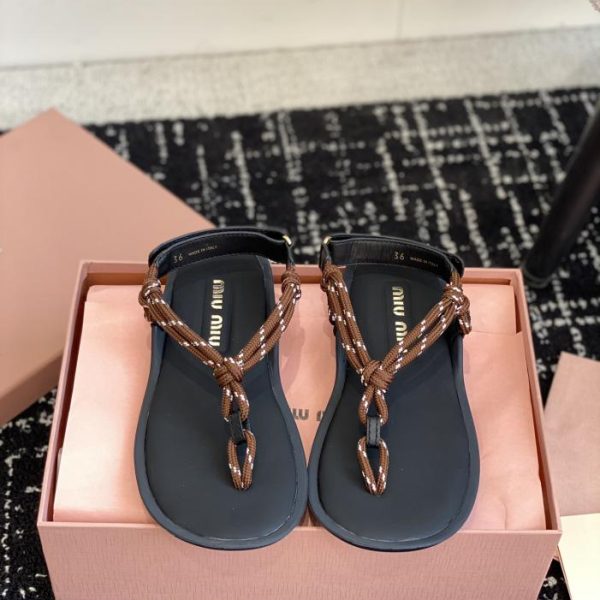 repliche,replica,perfette,siti di,affidabili,migliori siti,dove comprare,1:1,scarpe da ginnastica [Versione top] Sandali infradito Miu Miu 24ss