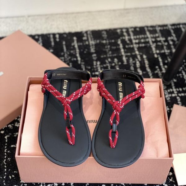 repliche,replica,perfette,siti di,affidabili,migliori siti,dove comprare,1:1,scarpe da ginnastica [Versione top] Sandali infradito Miu Miu 24ss