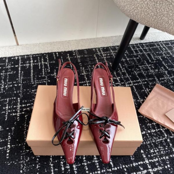repliche,replica,perfette,siti di,affidabili,migliori siti,dove comprare,1:1,scarpe da ginnastica Sandali a punta di Miu Miu