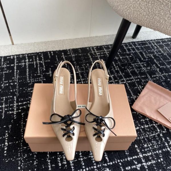 repliche,replica,perfette,siti di,affidabili,migliori siti,dove comprare,1:1,scarpe da ginnastica Sandali a punta di Miu Miu