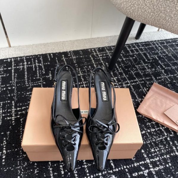 repliche,replica,perfette,siti di,affidabili,migliori siti,dove comprare,1:1,scarpe da ginnastica Sandali a punta di Miu Miu