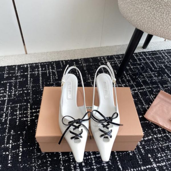 repliche,replica,perfette,siti di,affidabili,migliori siti,dove comprare,1:1,scarpe da ginnastica Sandali a punta di Miu Miu