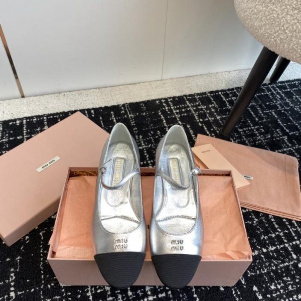 repliche,replica,perfette,siti di,affidabili,migliori siti,dove comprare,1:1,scarpe da ginnastica [Versione top] Sandali puntali Miu Miu