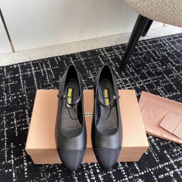 repliche,replica,perfette,siti di,affidabili,migliori siti,dove comprare,1:1,scarpe da ginnastica [Versione top] Scarpe Miu Miu piccole con punta tonda