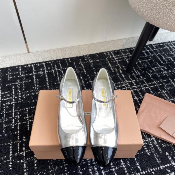 repliche,replica,perfette,siti di,affidabili,migliori siti,dove comprare,1:1,scarpe da ginnastica [Versione top] Scarpe Miu Miu piccole con punta tonda