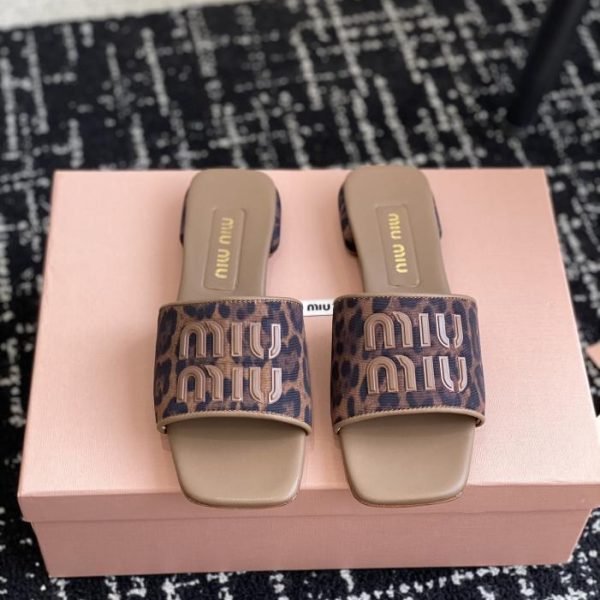repliche,replica,perfette,siti di,affidabili,migliori siti,dove comprare,1:1,scarpe da ginnastica [Versione top] Le ultime pantofole in denim di Miu Miu