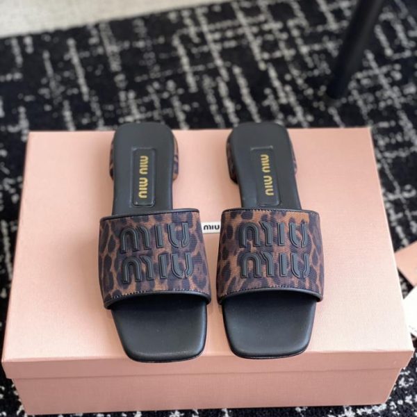 repliche,replica,perfette,siti di,affidabili,migliori siti,dove comprare,1:1,scarpe da ginnastica [Versione top] Le ultime pantofole in denim di Miu Miu