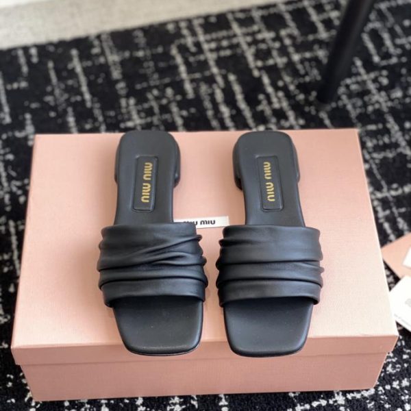 repliche,replica,perfette,siti di,affidabili,migliori siti,dove comprare,1:1,scarpe da ginnastica [Versione top] Le ultime pantofole in denim di Miu Miu