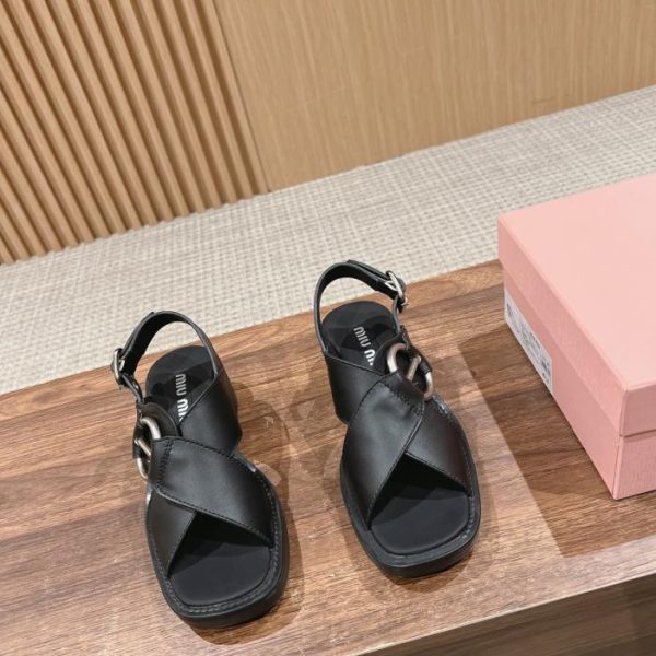 repliche,replica,perfette,siti di,affidabili,migliori siti,dove comprare,1:1,scarpe da ginnastica [Versione top] Sandali Miu Miu con tacco spesso