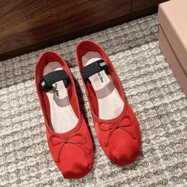 repliche,replica,perfette,siti di,affidabili,migliori siti,dove comprare,1:1,scarpe da ginnastica [Versione top] Ballerine da passerella Miu Miu
