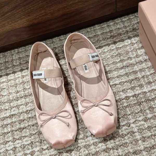 repliche,replica,perfette,siti di,affidabili,migliori siti,dove comprare,1:1,scarpe da ginnastica [Versione top] Ballerine da passerella Miu Miu