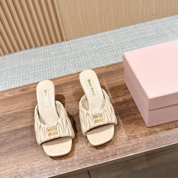 repliche,replica,perfette,siti di,affidabili,migliori siti,dove comprare,1:1,scarpe da ginnastica [Versione top] Miu Miu nuove pantofole plissettate con tacco a forma di gatto