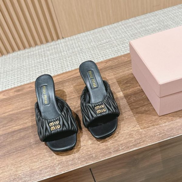 repliche,replica,perfette,siti di,affidabili,migliori siti,dove comprare,1:1,scarpe da ginnastica [Versione top] Miu Miu nuove pantofole plissettate con tacco a forma di gatto