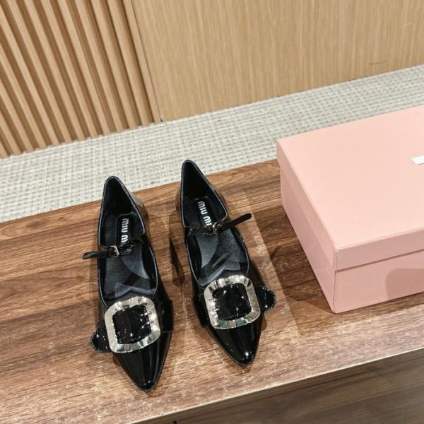 repliche,replica,perfette,siti di,affidabili,migliori siti,dove comprare,1:1,scarpe da ginnastica [Versione top] Scarpe Mary Jane a punta di Miu Miu
