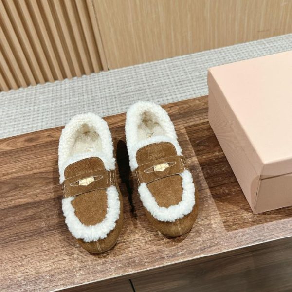 repliche,replica,perfette,siti di,affidabili,migliori siti,dove comprare,1:1,scarpe da ginnastica [Versione top] Miu Miu scarpe classiche in pelliccia con moneta in stile passerella